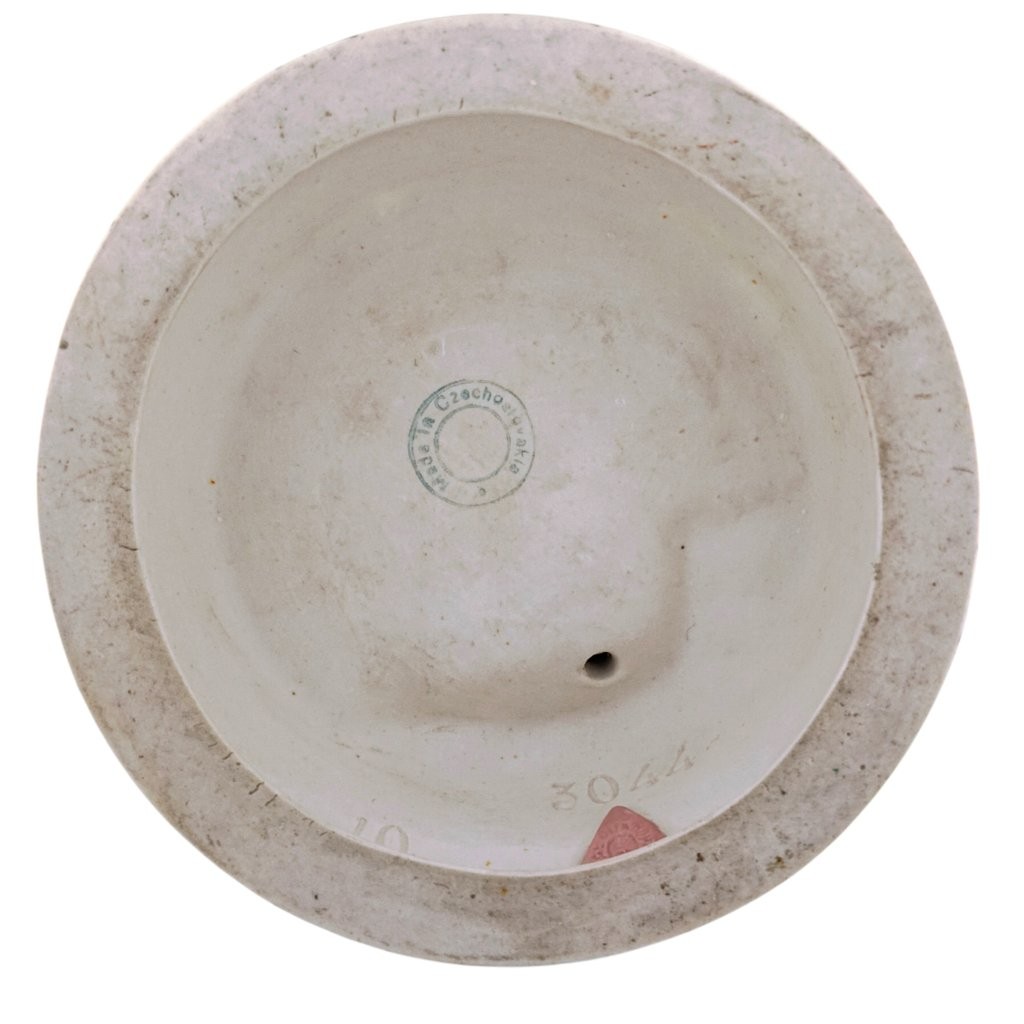 porcelánová figura značky Royal Dux, model: Art deco dáma s ručníkem, růžový dekor se zlacením, značení