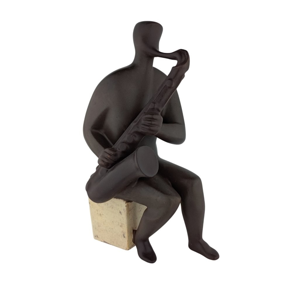 keramická figura značky Jihokera Bechyně, model: Saxofonista