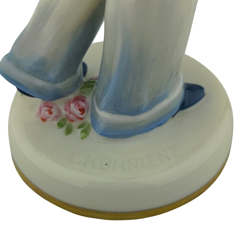 porcelánová figura značky Pirkenhammer, model: Pierot, porcelán s naglazurovými barvami, signatura