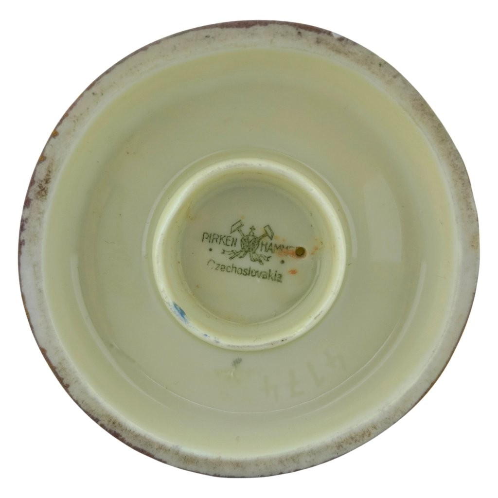 porcelánová figura značky Pirkenhammer, model: Pierot, porcelán s naglazurovými barvami, značení