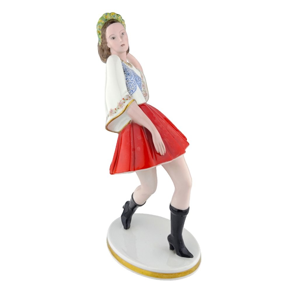 porcelánová figura značky Schlaggenwald, model: Dívka v kroji