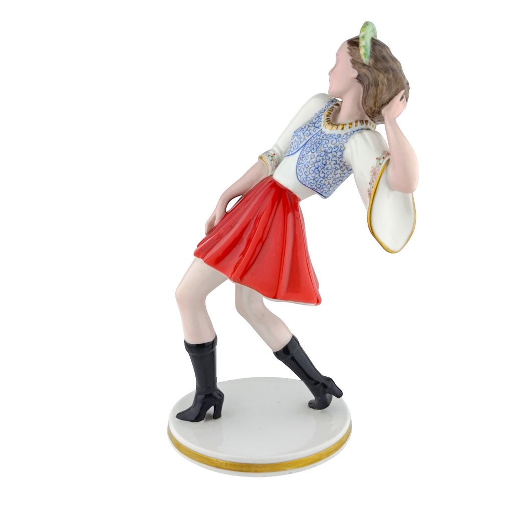 porcelánová figura značky Schlaggenwald, model: Dívka v kroji
