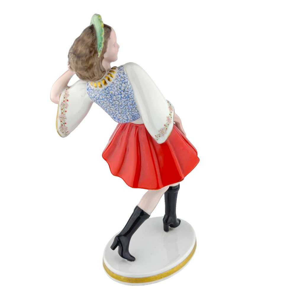 porcelánová figura značky Schlaggenwald, model: Dívka v kroji