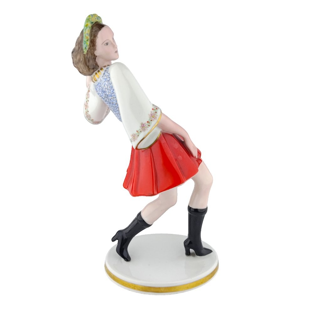 porcelánová figura značky Schlaggenwald, model: Dívka v kroji