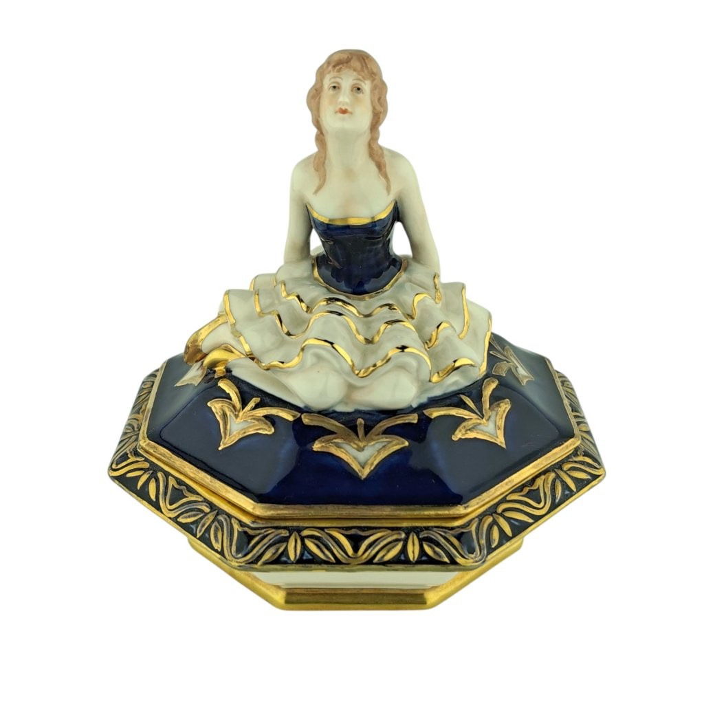 porcelánová dóza ve stylu art deco značky Royal Dux s dívkou jako víko, kobaltový dekor se zlacením