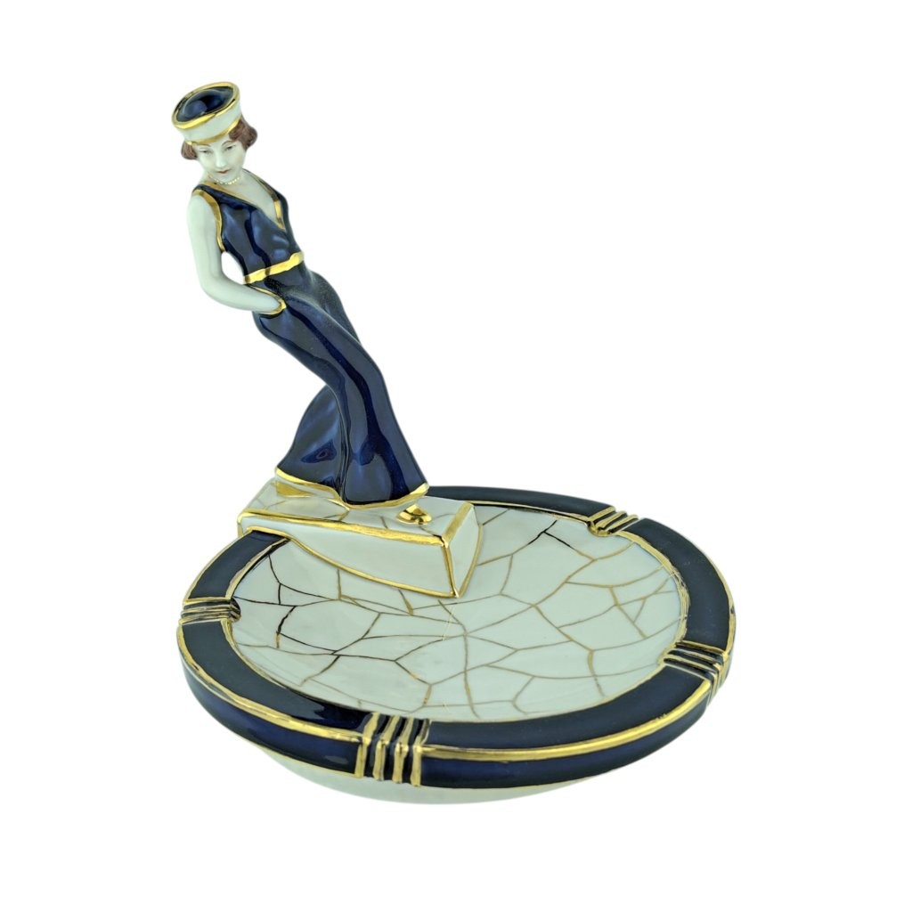 porcelánový popelník ve stylu art deco značky Royal Dux s námořnicí, kobaltový dekor se zlacením