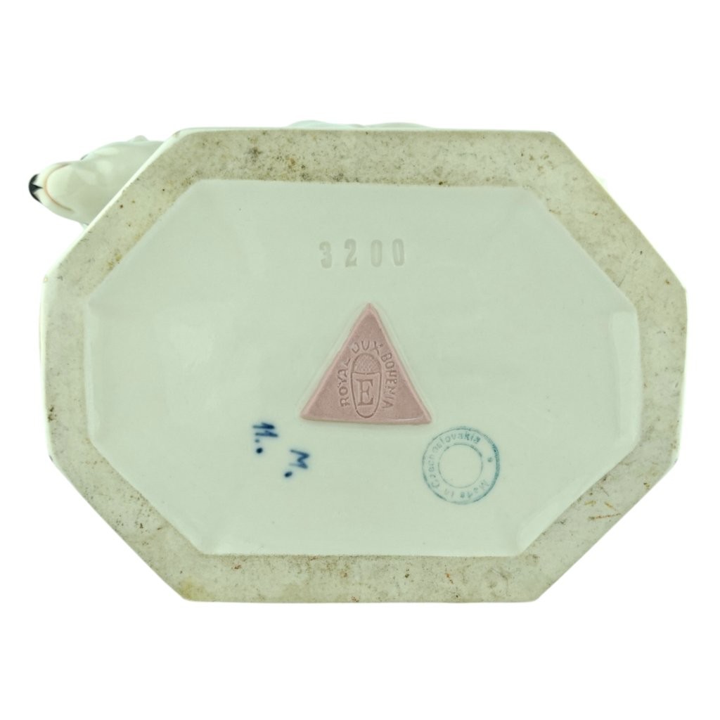 porcelánová váza ve stylu art deco značky Royal Dux s ledním medvědem, kobaltový dekor se zlacením, značení